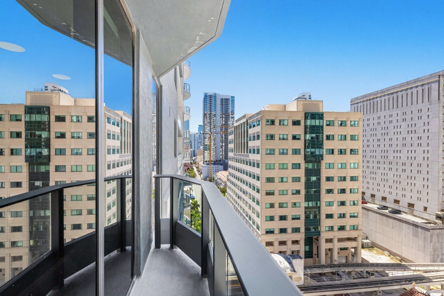 Building Photo - 501 NE 1st Ave