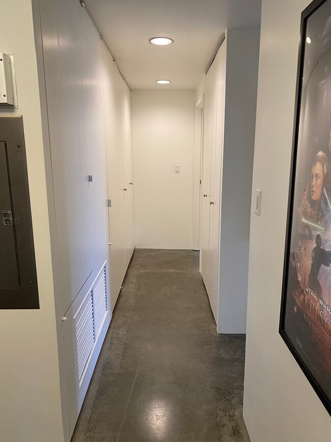 Building Photo - 1500 SW 5th Ave