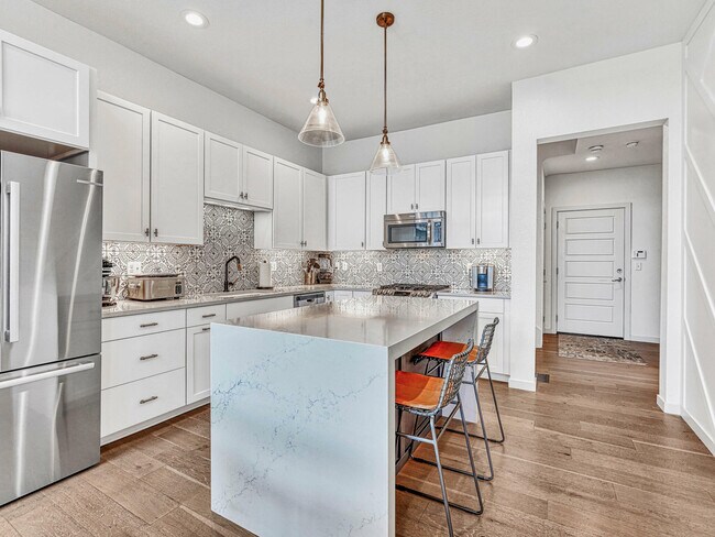 Building Photo - 10132 Belvedere Lp