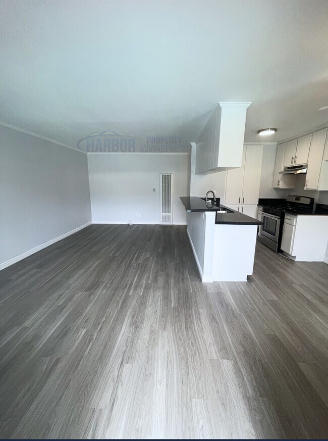 The Abbey Apartments 16111 Prairie Ave Lawndale CA 90260 Apartment