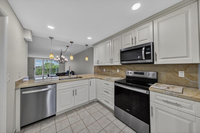 Building Photo - 3503 Oaks Way