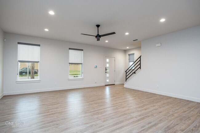 Building Photo - 220 Pecan St