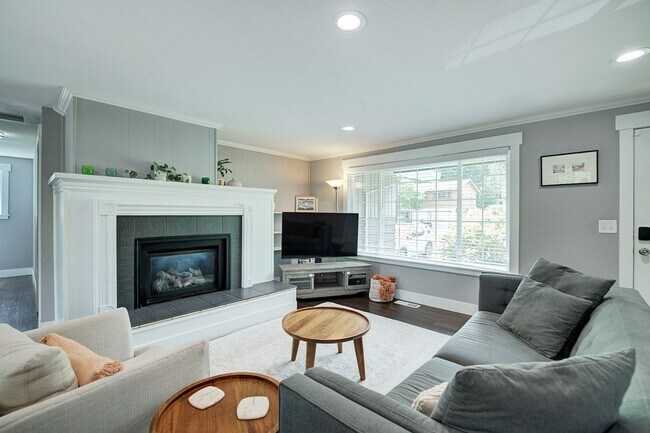 Building Photo - 5bd/2.5ba Edmonds Home