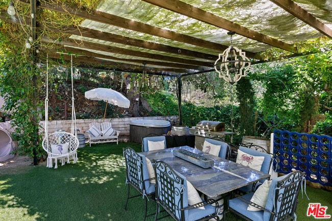 Building Photo - 2851 Seabreeze Dr