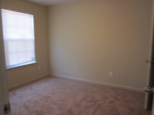 Building Photo - ALMOST NEW 4BEDROOM/3BATH HOME ON CORNER LOT!!!