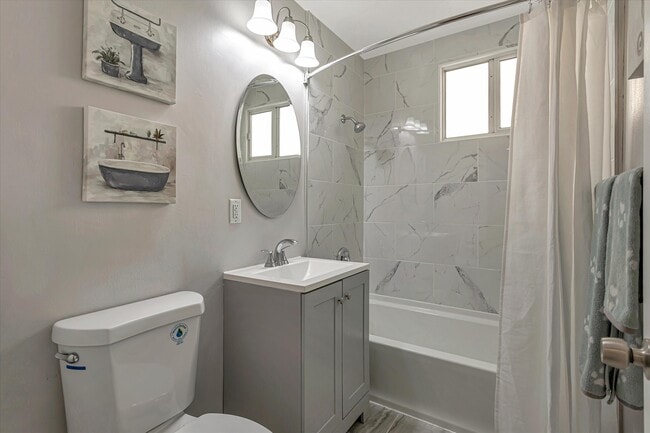 Building Photo - 354 Dana St