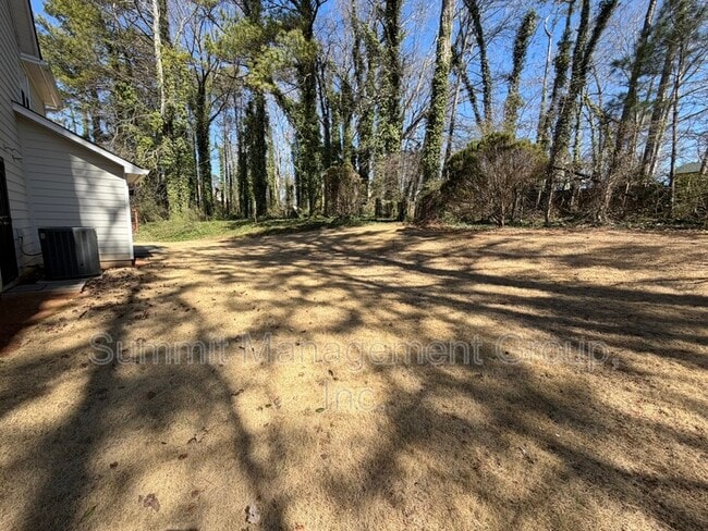 Building Photo - 1528 St Dunstans Rd