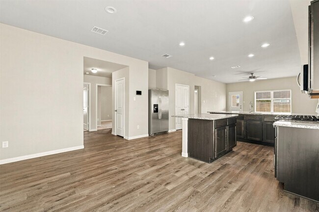 Building Photo - 5323 Brooklyn Rose Dr