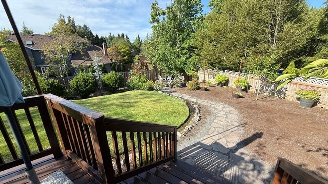 Building Photo - Pristine Single-Family Home in the Heart o...