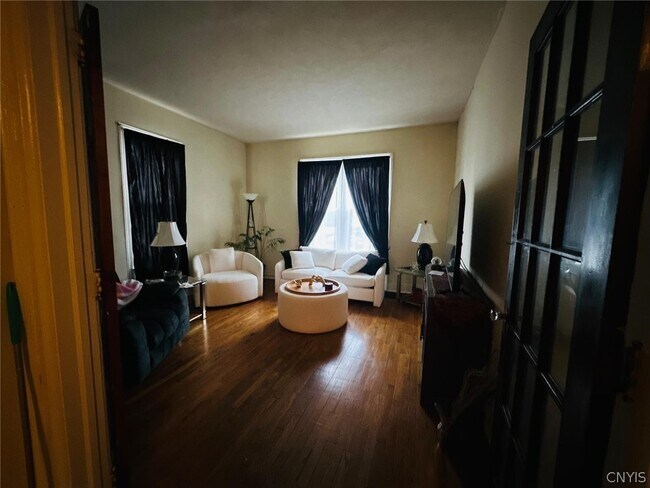 Building Photo - 8 Greenbush St