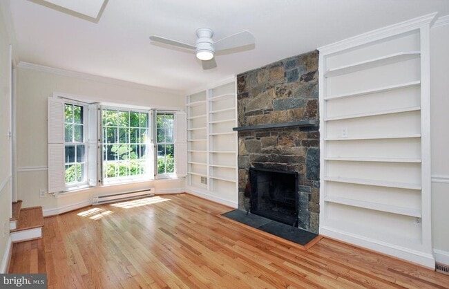 Building Photo - 6003 Woodacres Dr