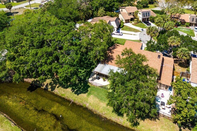 Building Photo - 1048 Raintree Dr