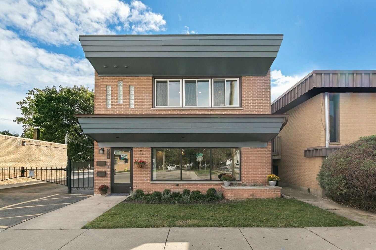 Building Photo - 931 W Glen Flora Ave