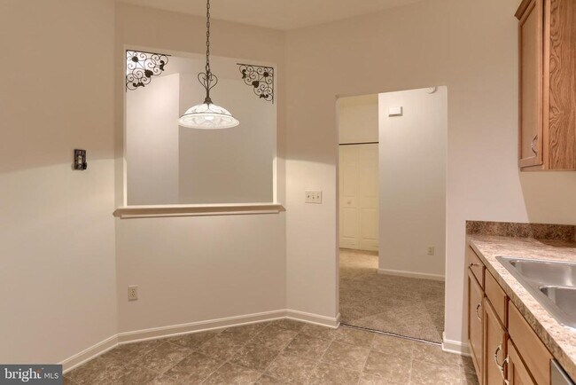 Building Photo - 712 Creekside Dr