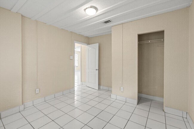 Building Photo - 137 Riberia St