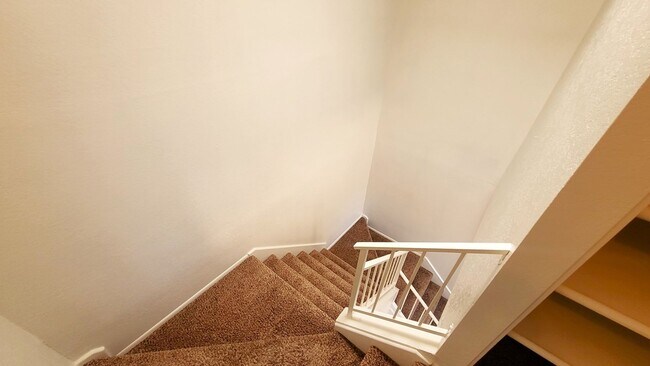 Building Photo - AFFORDABLE UNIT ON THE PHOENIX/TEMPE BORDER!