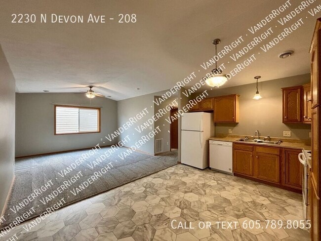Building Photo - 2230 Devon Ave