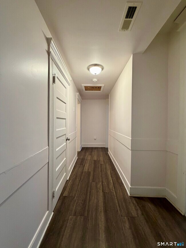 Building Photo - 424 Pembroke St