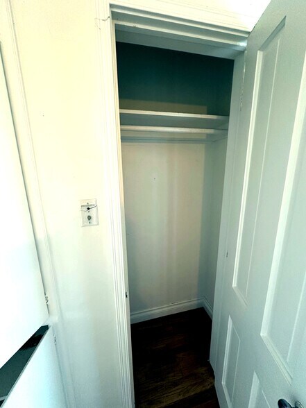 Building Photo - 10847 Balboa Blvd