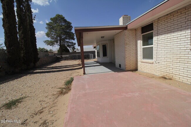 Building Photo - 351 Duanesburg St