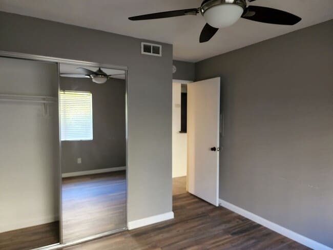 Building Photo - Eastlake Gem