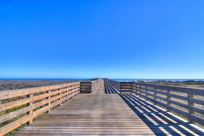 Building Photo - 140 Royal Sands Blvd