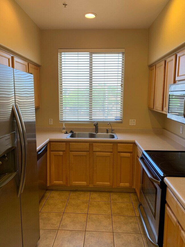 Building Photo - Beautiful 2 bedroom condo in Tempe