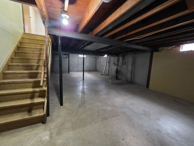 Building Photo - 1254-1256 Meadow Ln