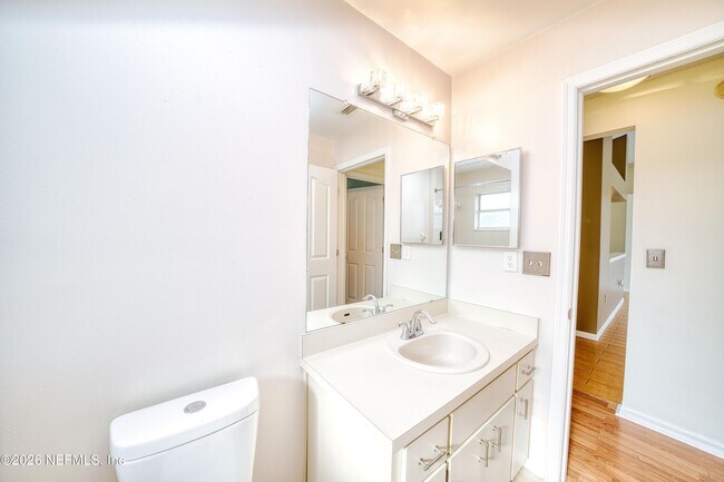 Building Photo - 5628 Loma Vista Dr W