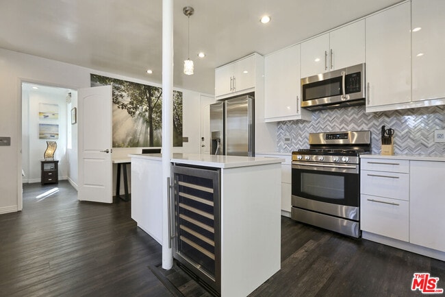 Building Photo - 472 Rosecrans Ave