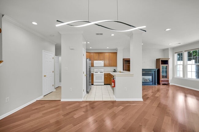 Building Photo - 104 Pebble Brook Dr