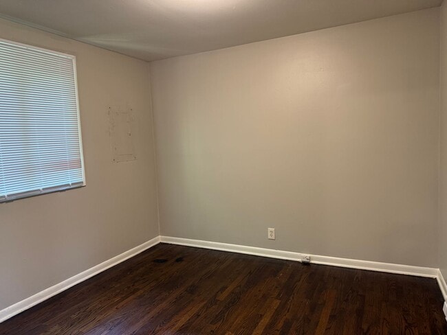 Building Photo - 2 bedroom/1 bath