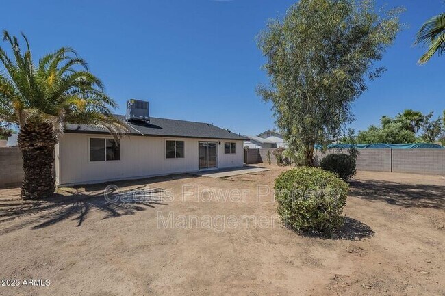 Building Photo - 1708 W Estrella Dr