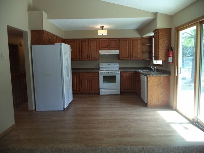 Building Photo - 1145 Melrose Ave