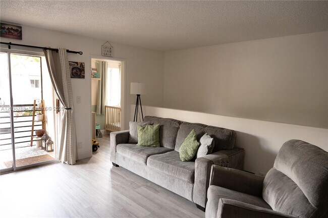 Building Photo - 508 Gardens Dr