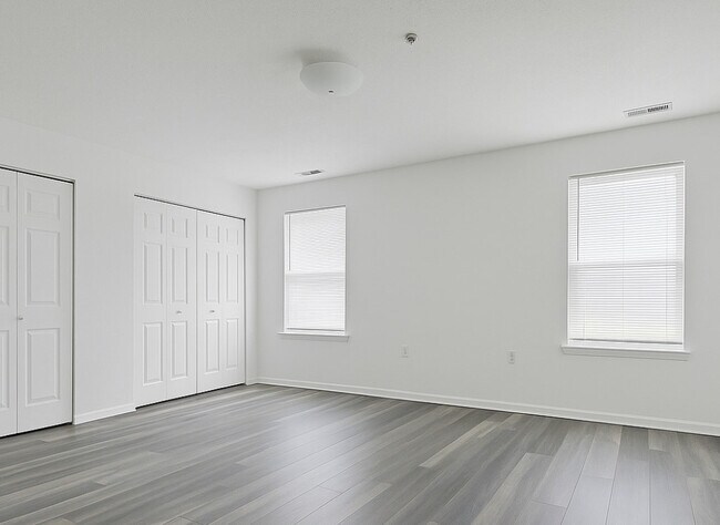 Building Photo - 1575 Oakfield Dr