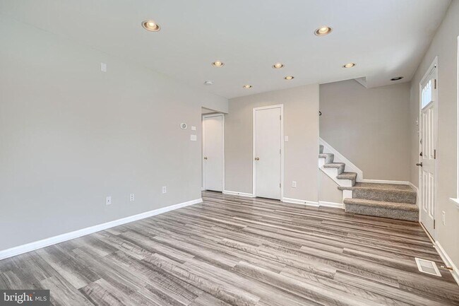 Building Photo - 209 Bridge Dr