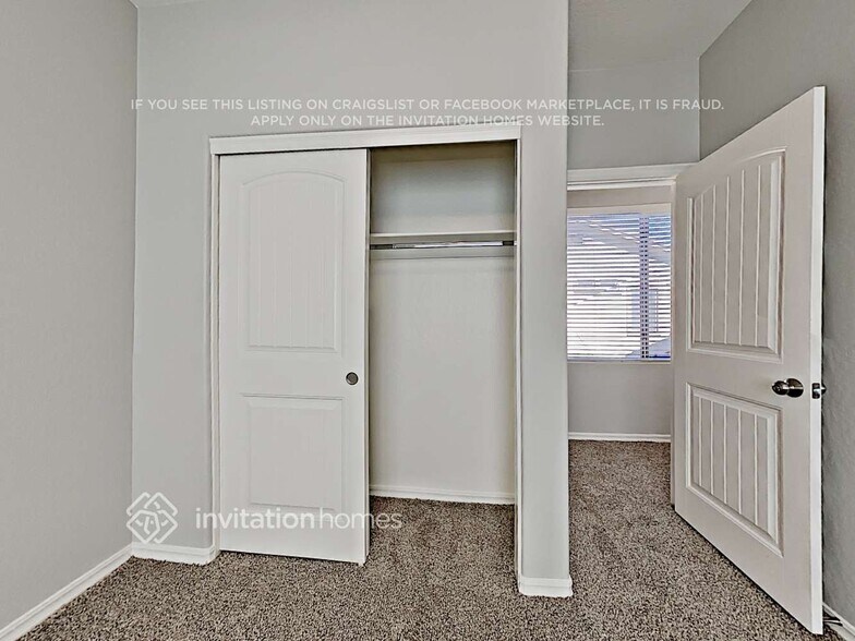 Building Photo - 14511 W Port Royale Ln