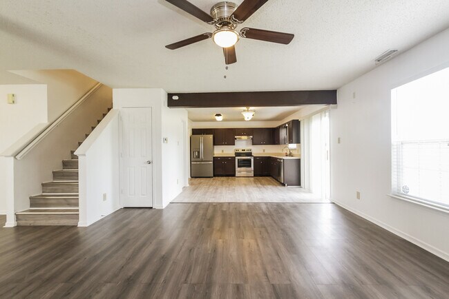 Building Photo - 823 Runnymede Dr