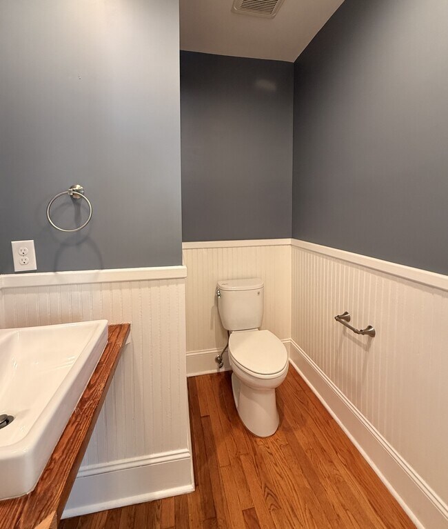 Building Photo - 107 W Geer St