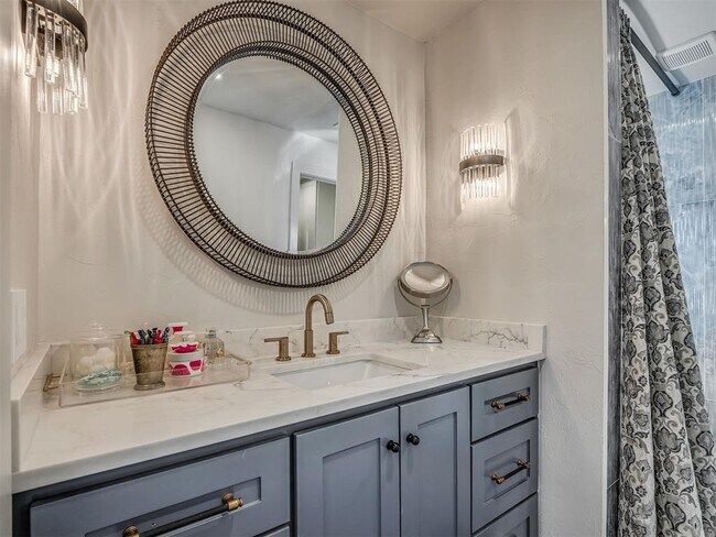 Building Photo - 6500 N Grand Blvd