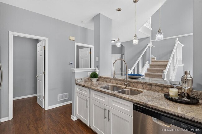 Building Photo - 1286 W Black Wolf Rd