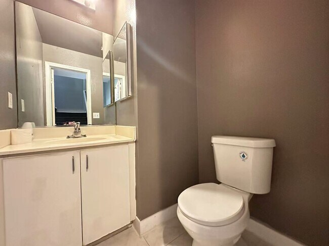 Building Photo - 3 Bedroom home for leasing in La Puente