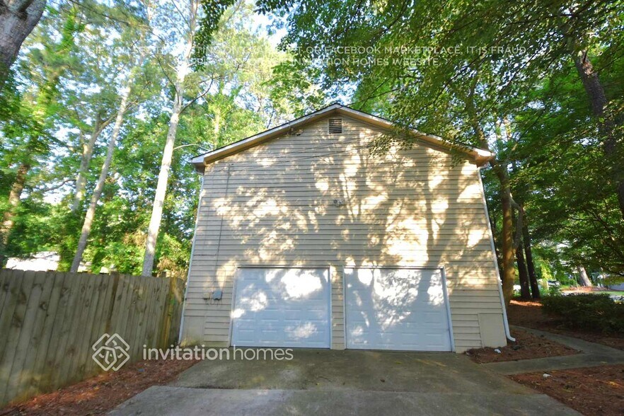 Building Photo - 4821 Chapelle Ct