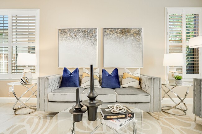 Building Photo - Comfortable and nicely upgraded home for r...