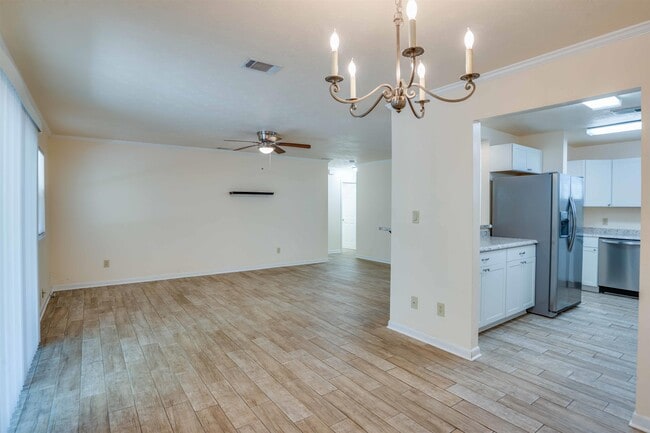 Building Photo - 266 S Villas Ct