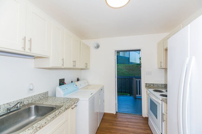 Building Photo - 98-858 Iho Place Unit #B