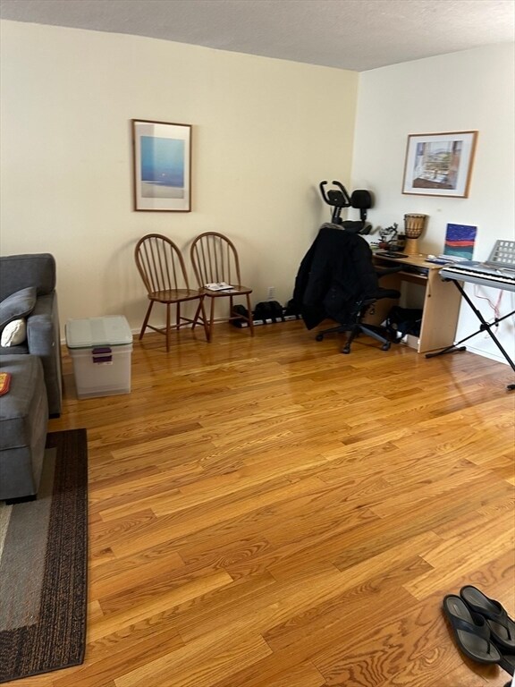 Building Photo - 77 Pond Ave