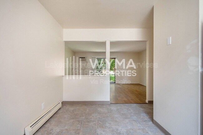 Building Photo - 1015 36th St SW