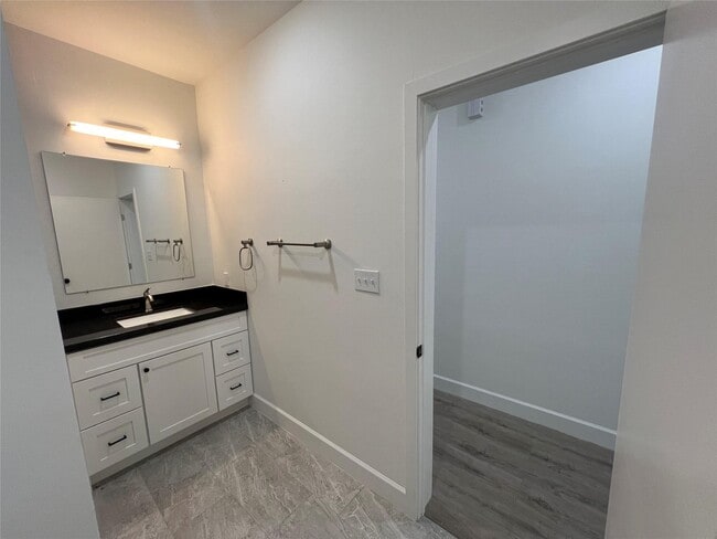 Building Photo - 13314 Oak Ledge Dr